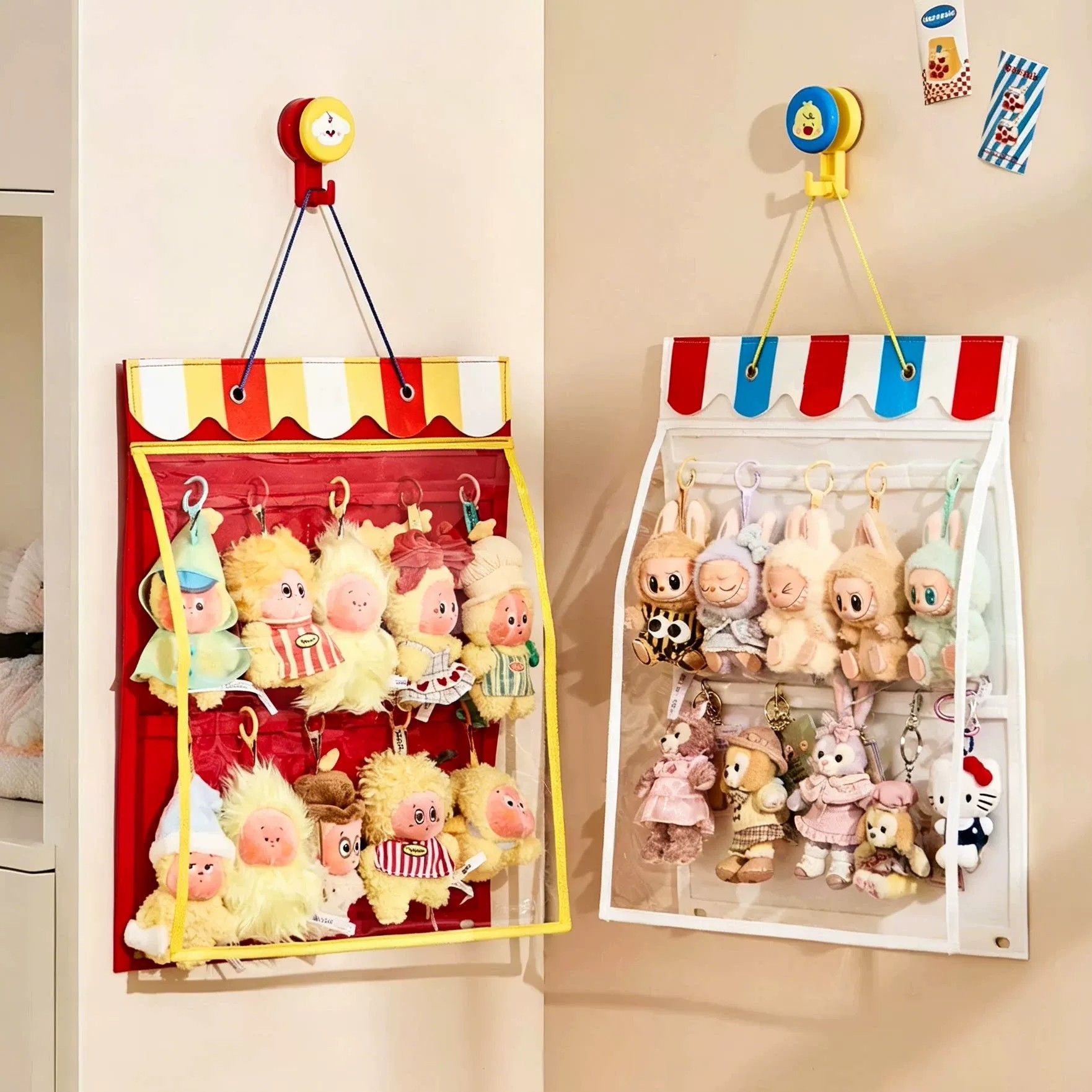 Dolls - حامل عرض لتخزين الدمى مع حقيبة